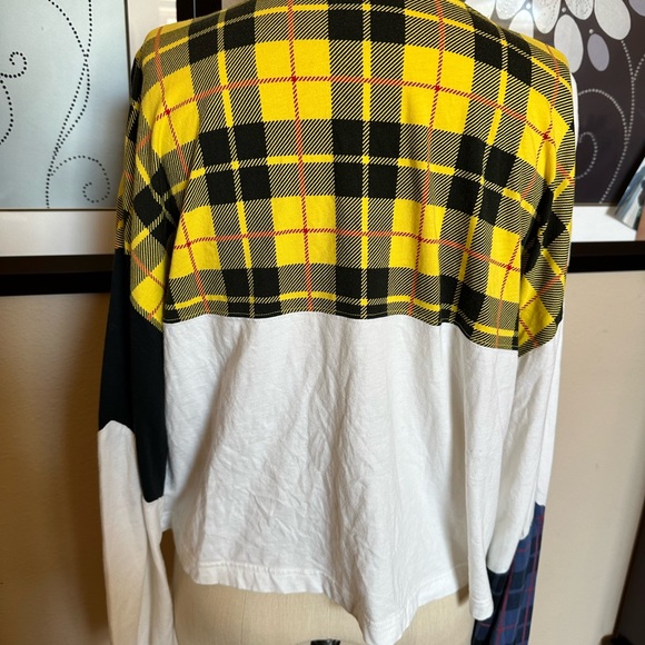 Nike long sleeve tee with different plaids. Size medium - Picture 3 of 7